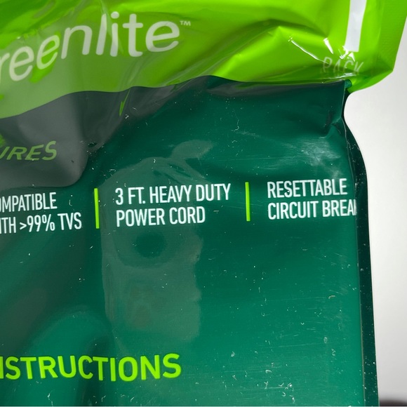 One Greenlite Tier 1 Advanced 7 Outlet Surge Power Strip 1440 Joules For TV, PC - Picture 10 of 16